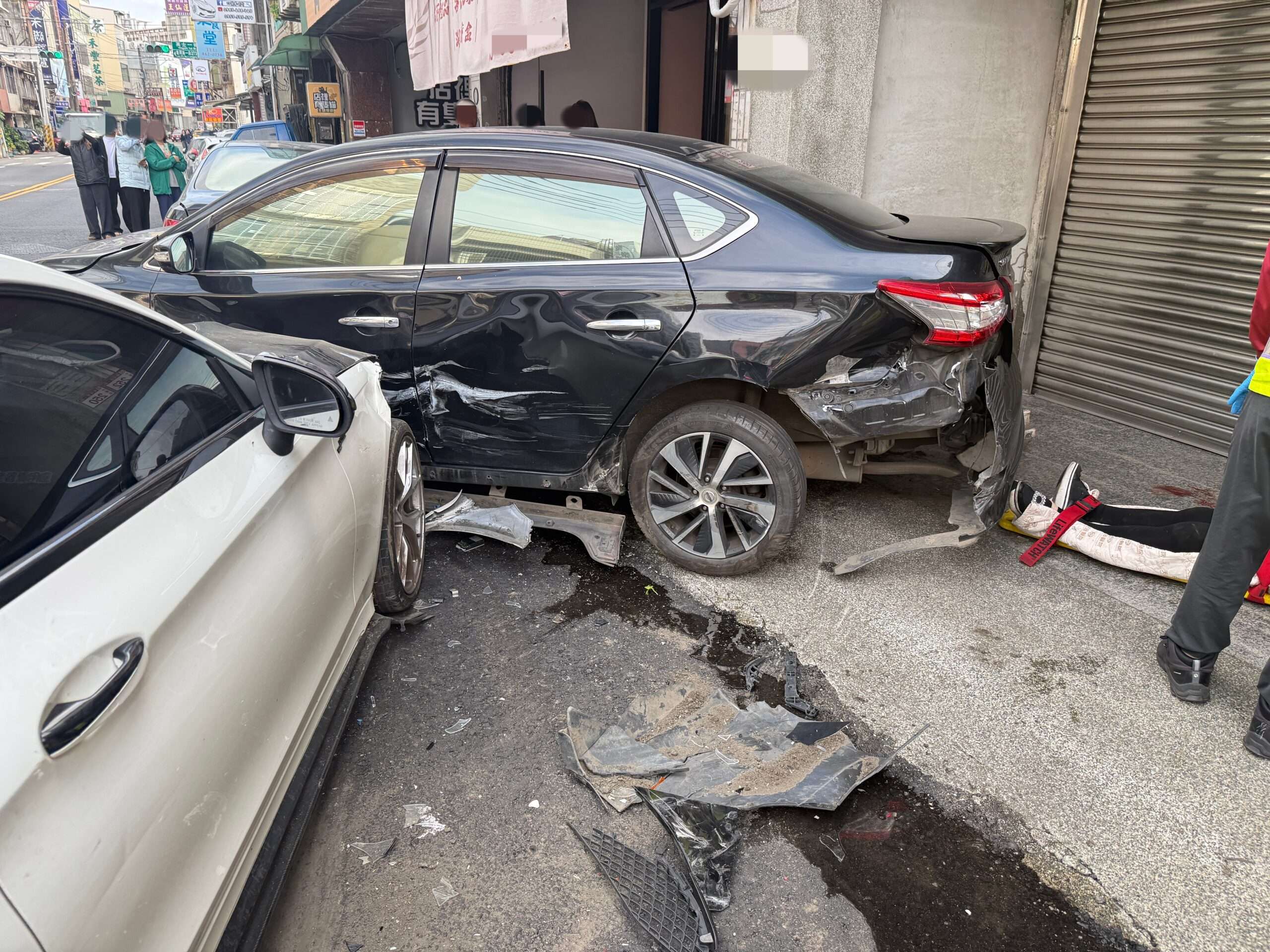 【有片】驚悚!中壢婦車停路邊放東西遭猛撞 腿部慘遭輾壓 5454gwqw 3 scaled