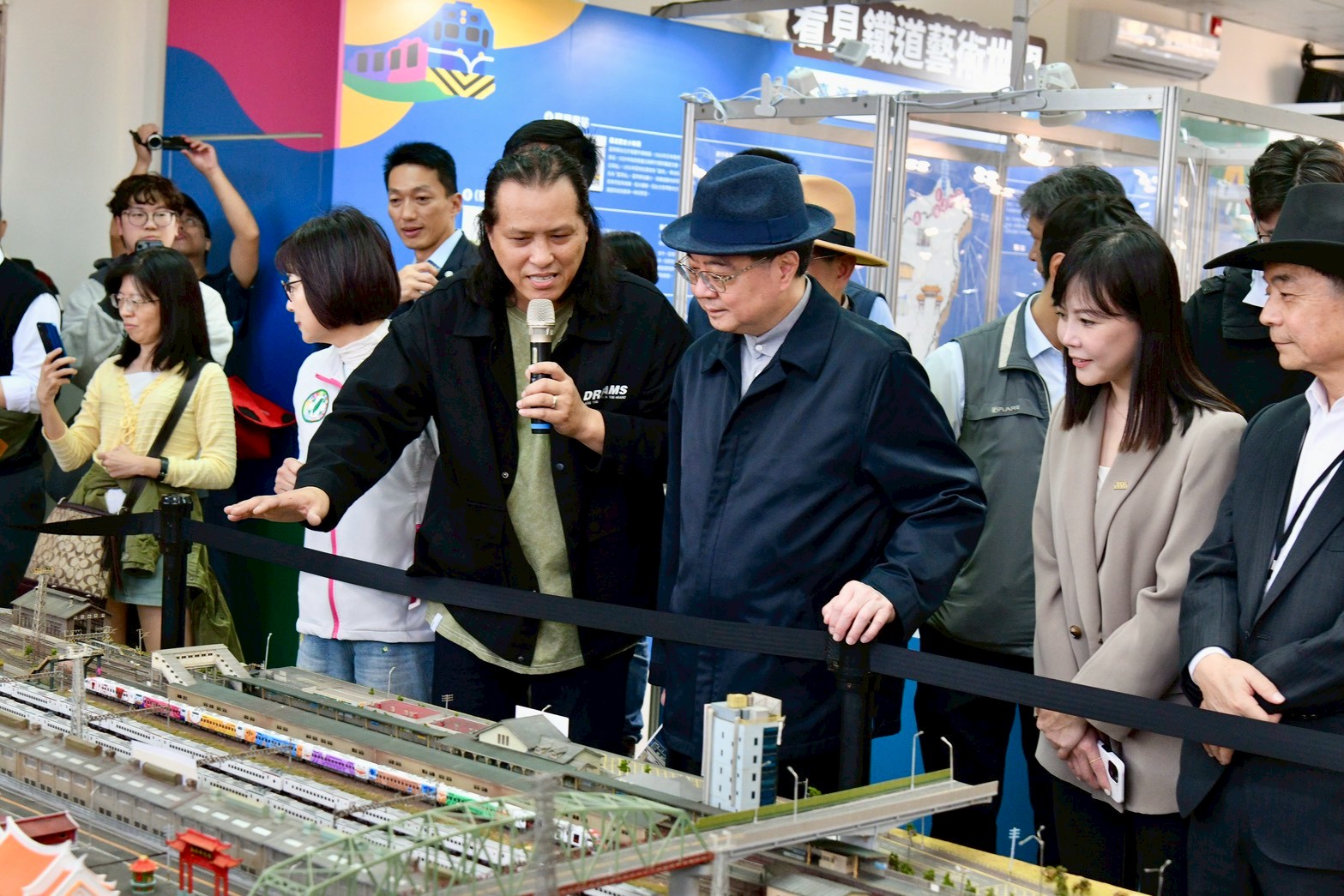 富岡鐵道藝術生活節登場 卓榮泰盼增進全台各火車站觀光量能 BB540796 7296 4DAB AF03 C4B1C80CE39C 0