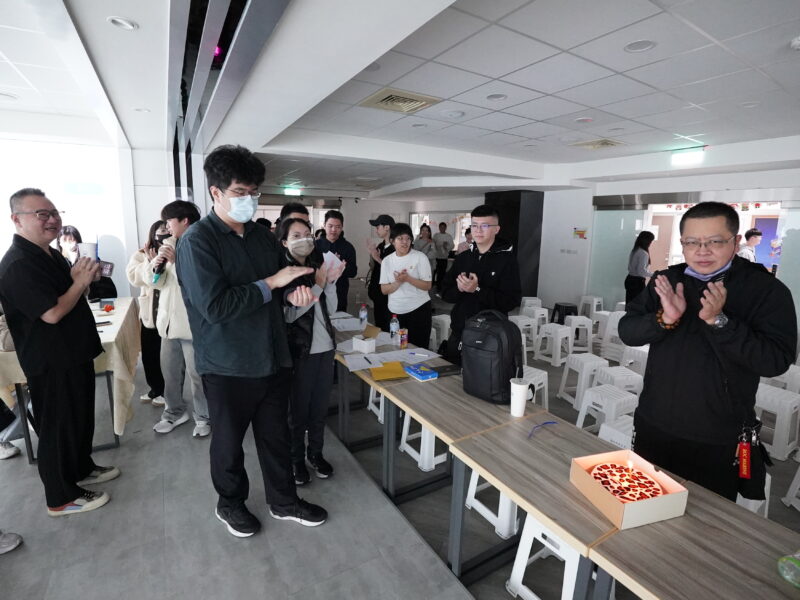 圖文:百夫長創辦人陳志彬蒞臨僑光科大行銷與流通管理系就業學程現身傳授創新秘訣。