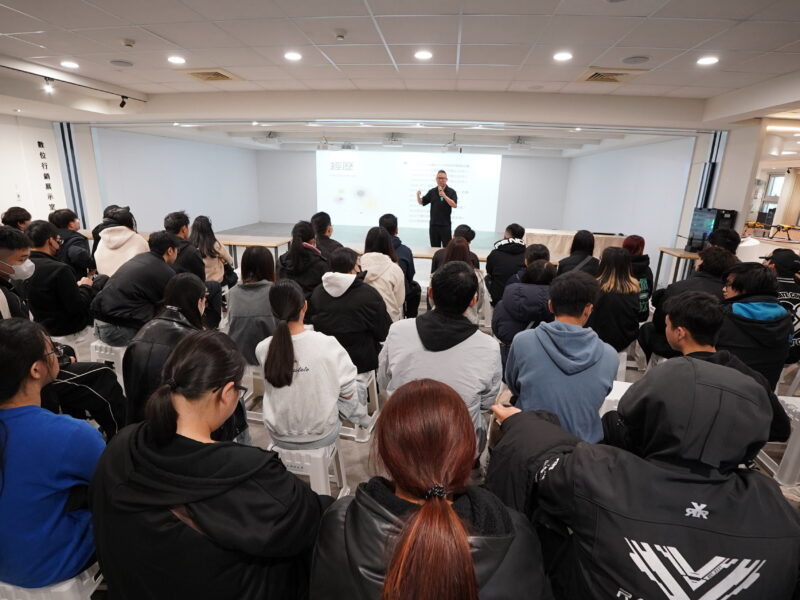 圖文:百夫長創辦人陳志彬蒞臨僑光科大行銷與流通管理系就業學程現身傳授創新秘訣。