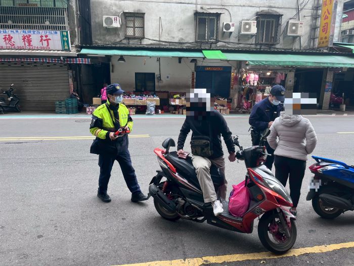 《圖說》土城警針對易肇事與不友善的交通設施展開全面檢測。〈土城分局提供〉