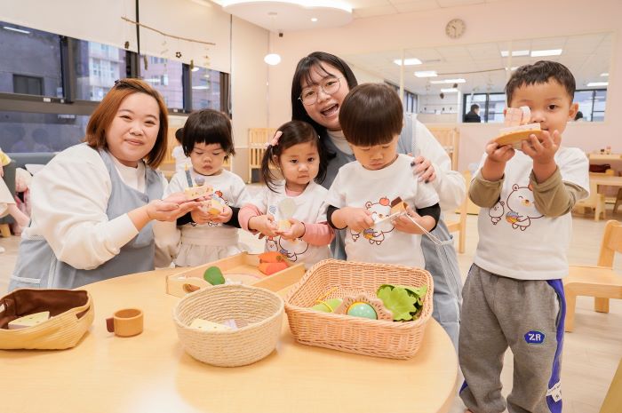 《圖說》泰山中山及板橋柏翠兩家公托啟用,共可收托100名0至2歲嬰幼兒。〈社會局提供〉