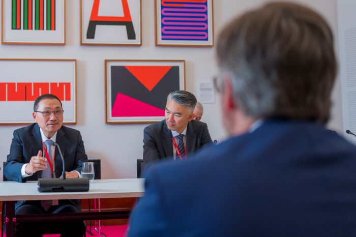 《圖說》新北市長侯友宜與駐墨爾本臺北經濟文化辦事處處長呂明澤（右）。〈新聞局提供〉