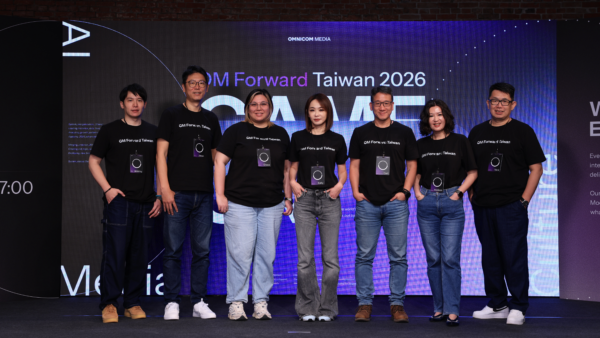 宏盟媒體（OM）台上講者合影（左起）： Digital Product & Partnership 資深總監 Jeremy、 OMD 總經理 Jason 、 OM Growth 負責人 Grace、OM執行長 Kelly、 OM CTIO Carl、 PHD 總經理 Melissa、Initiative _ UM _ Hearts & Science 副總經理 Nick 。圖/OMD