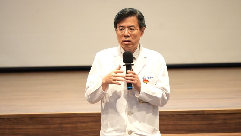 《圖說》臺北醫院鄭舜平院長表示,數位整合中心協助管理團隊提早應變病床與人力等資源配置,也減輕第一線醫護人員行政負擔。〈臺北醫院提供〉