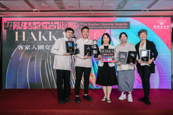 臺北木偶劇團以《赤子》入圍最佳年度作品獎、最佳導演獎、最佳編劇獎、最佳偶戲主演獎及最佳音樂設計獎,另吳聲杰入圍最佳偶戲主演獎。圖/客家委員會提供